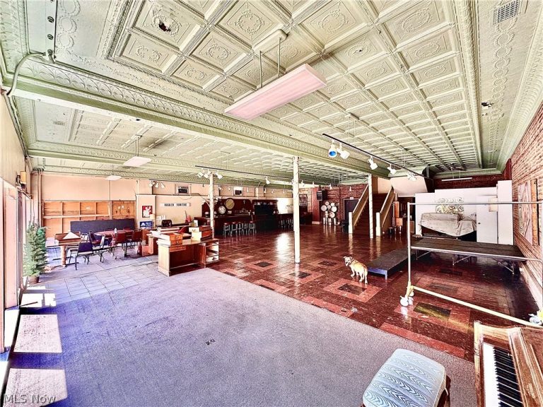5203 Fleet Avenue, Cleveland, OH - Photo 2