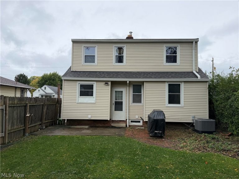23481 Clifford Drive, North Olmsted, OH - Photo 3