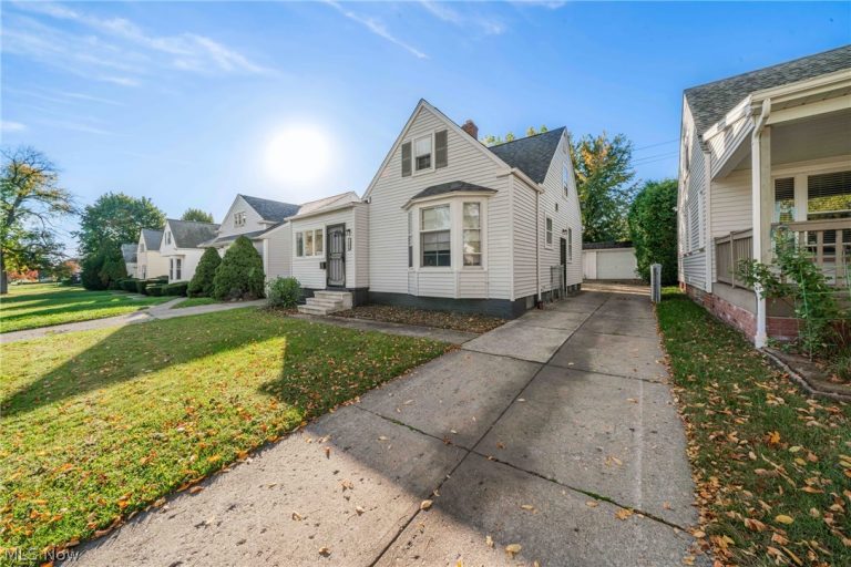 12404 Oak Park Boulevard, Garfield Heights, OH - Photo 4
