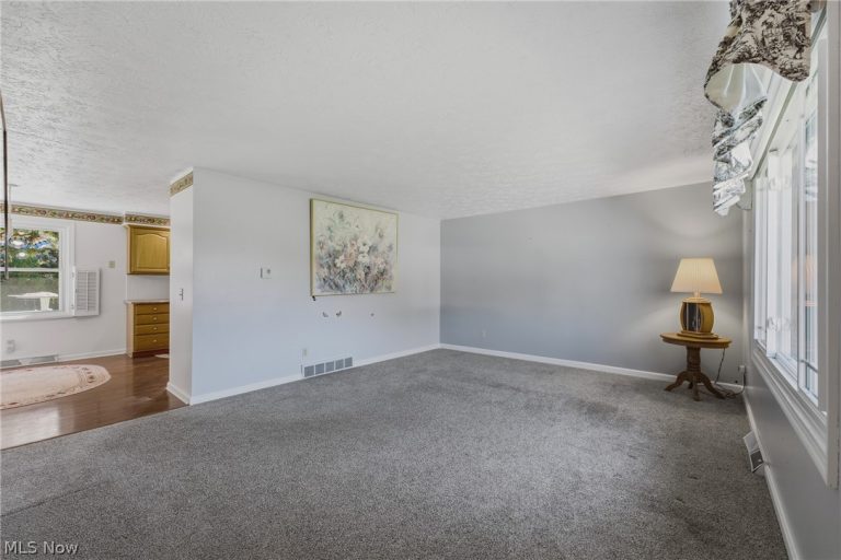 8508 Kellydale Street, Massillon, OH - Photo 5