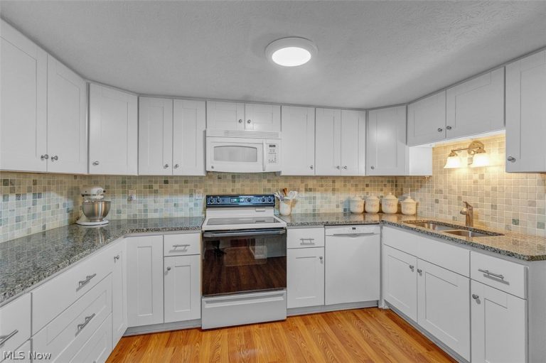 4310 Hyde Park #4, North Olmsted, OH - Photo 3