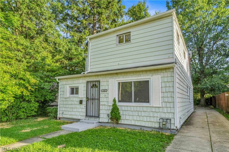 12405 Mcgowan Avenue, Cleveland, OH - Photo 2