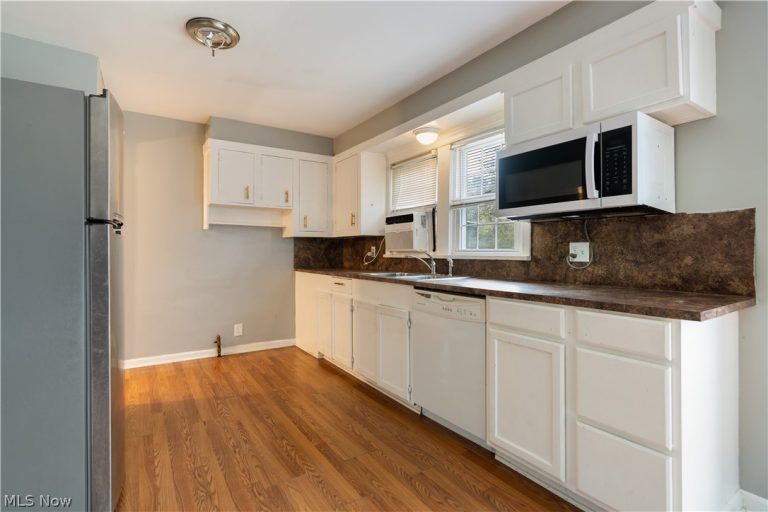 2551 Harsh Avenue, Massillon, OH - Photo 8
