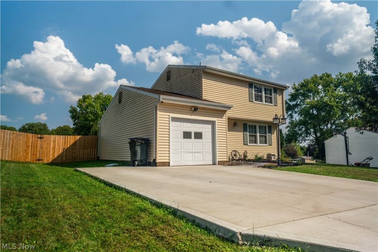 1714 Warrington Road, Massillon, OH - Photo 2