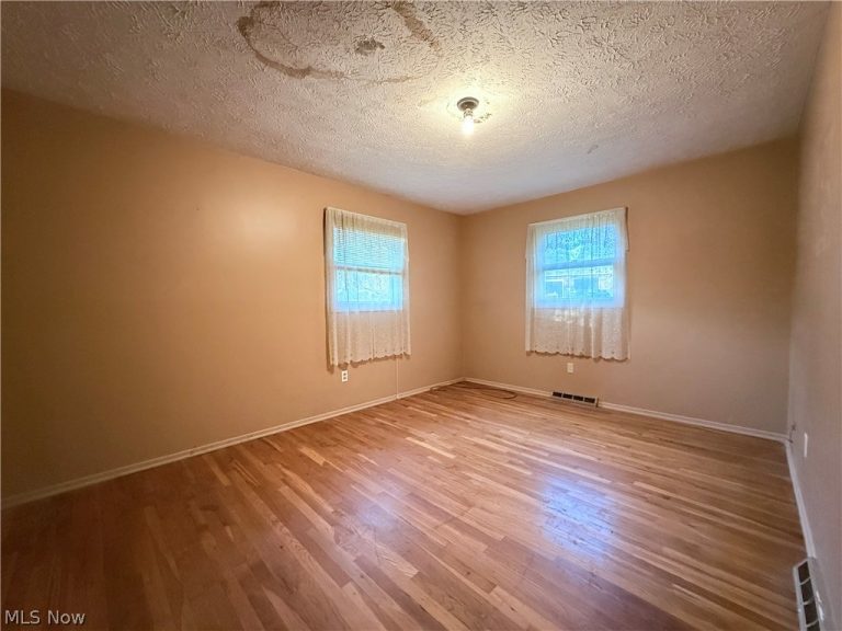 10715 Orrville Street, Massillon, OH - Photo 3