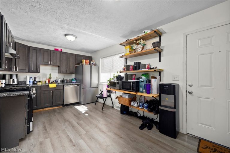 7207 Otis Court, Cleveland, OH - Photo 6