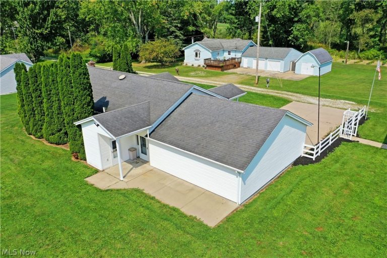 5160 Brunswick Drive, Vienna, OH - Photo 8