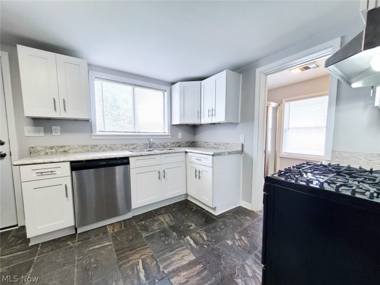 483 Campers Drive, Eastlake, OH - Photo 6