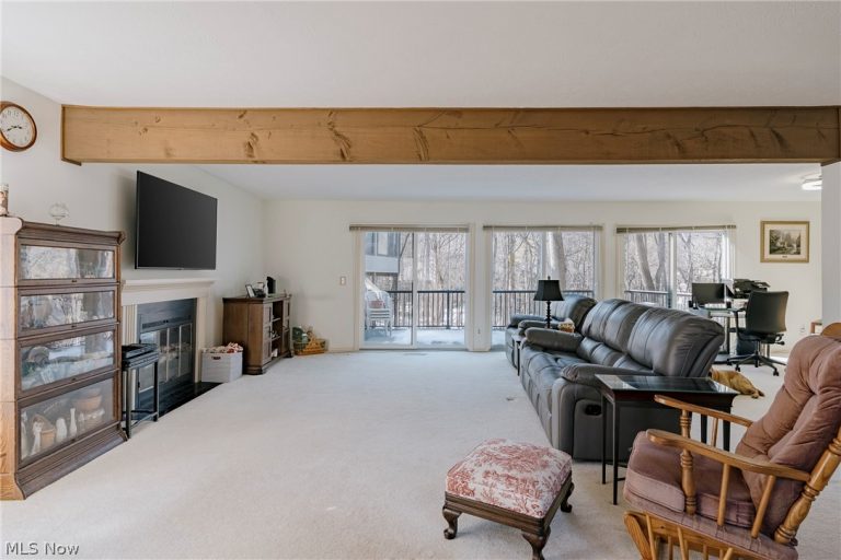 6919 Woodwalk Drive #38, Brecksville, OH - Photo 8