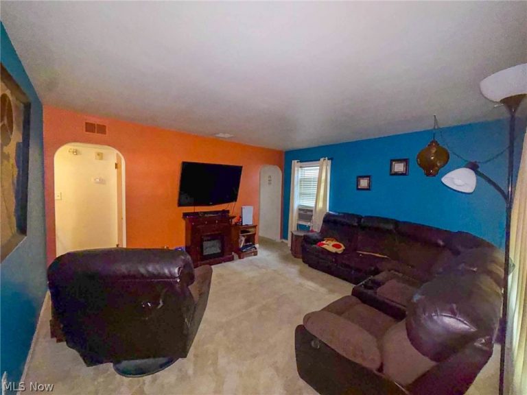 858 Independence Avenue, Akron, OH - Photo 4