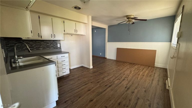 154 Greeley Lane, Youngstown, OH - Photo 3