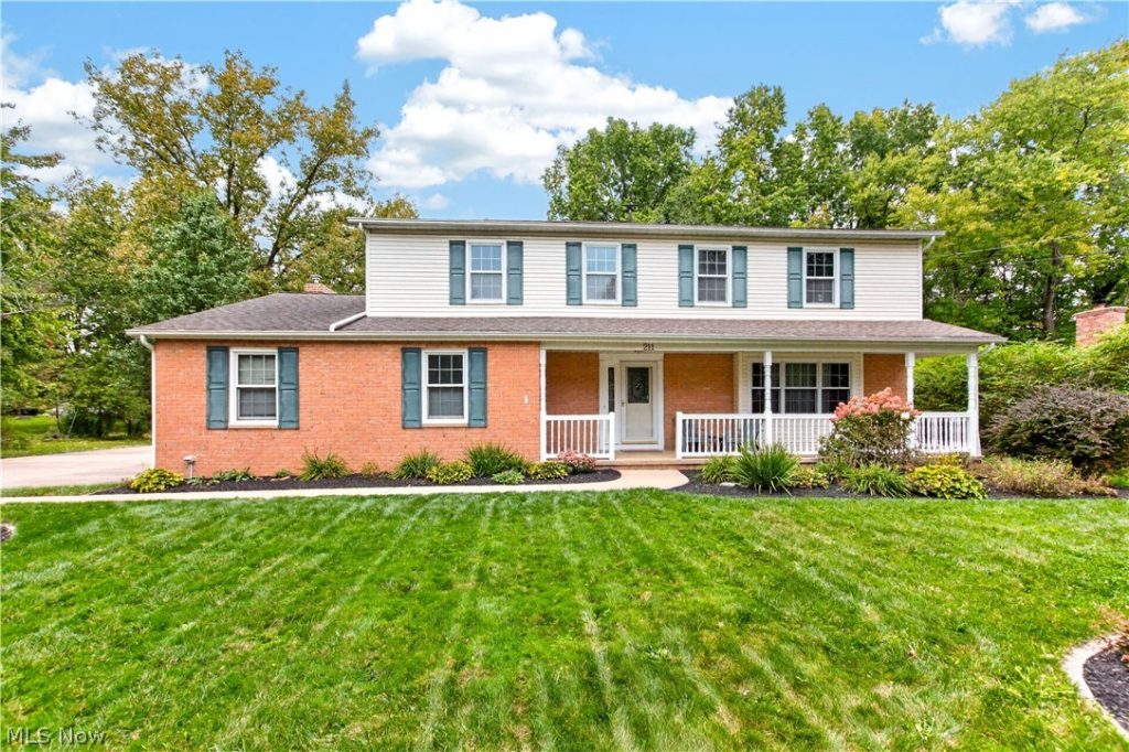 211 Beacon Hill Boulevard, Northfield, OH