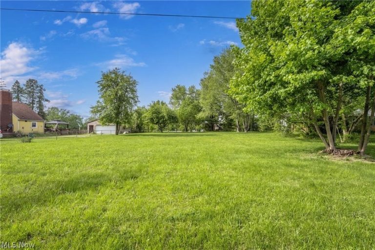2607 Wise Road, North Canton, OH - Photo 3