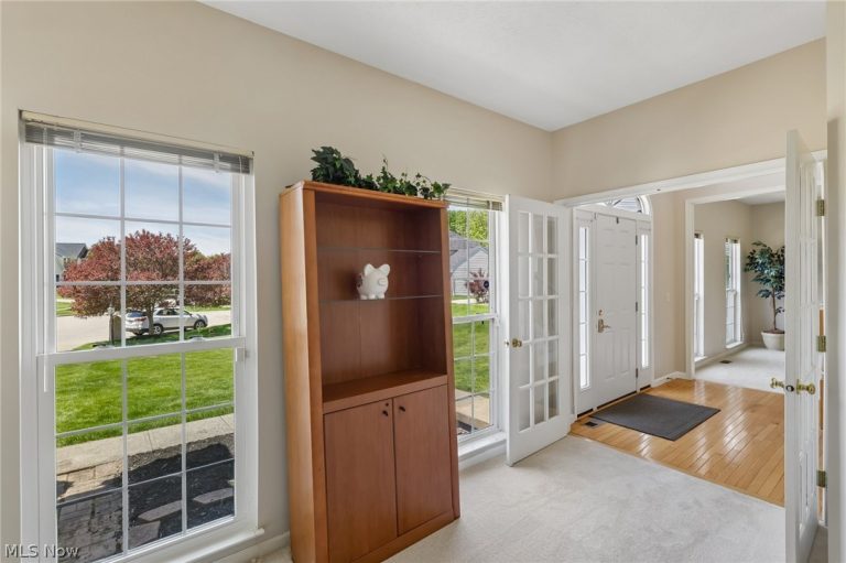 16264 Selby Circle, Strongsville, OH - Photo 8