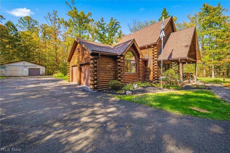 8520 Woodhill Drive, Chardon, OH - Photo 3
