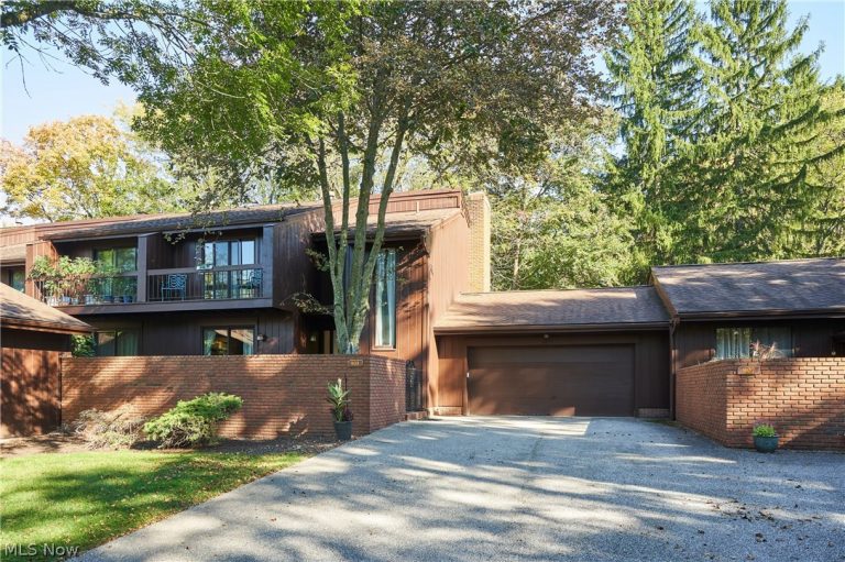 905 Spicers Lane, Northfield, OH, 44067