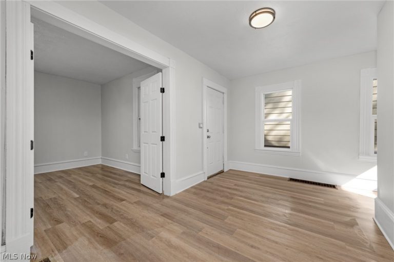 7802 Jones Road, Cleveland, OH - Photo 3