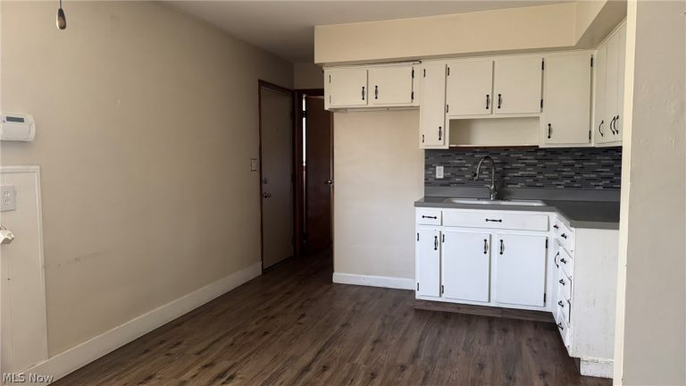 154 Greeley Lane, Youngstown, OH - Photo 4