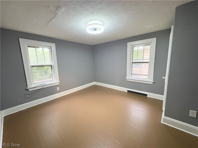 1248 Pondview Avenue, Akron, OH - Photo 6