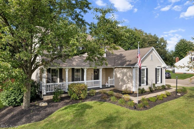 3597 Stratavon Drive, North Canton, OH - Photo 2
