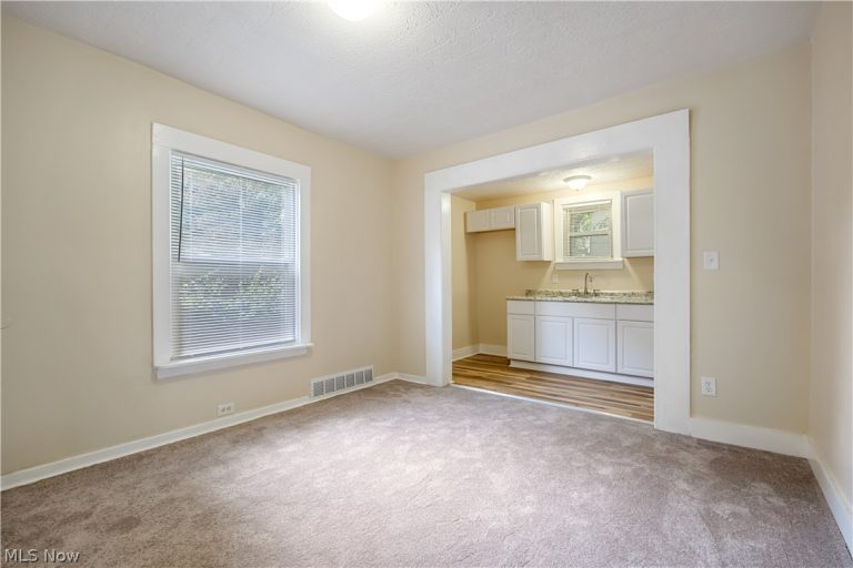 1152 Manning Avenue, Akron, OH - Photo 8