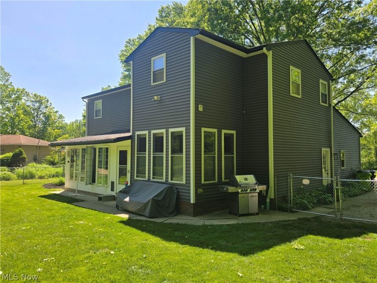 9443 Ledge Acres Drive, Macedonia, OH, 44056