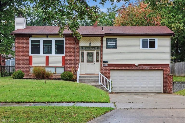 25146 Antler Drive, North Olmsted, OH - Photo 2