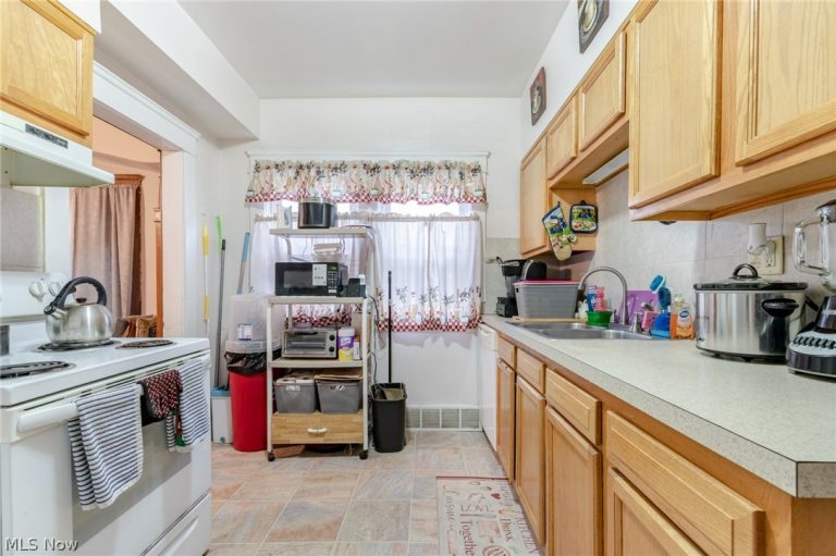 2192 Edgewood Road, Cleveland Heights, OH - Photo 4