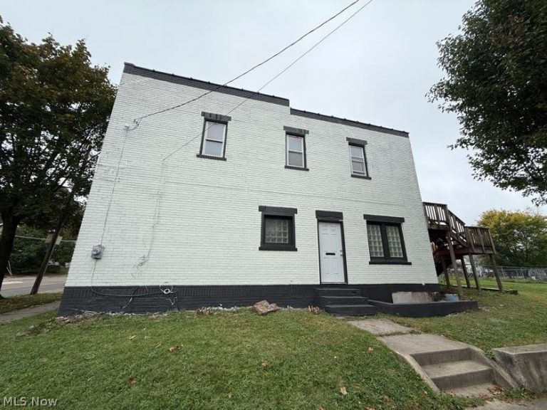 781 Lovers Lane, Akron, OH - Photo 2